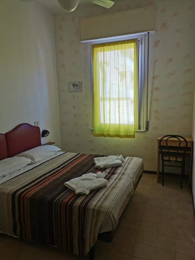 Hotel Ideale Young People Under 40 Rimini Exterior photo